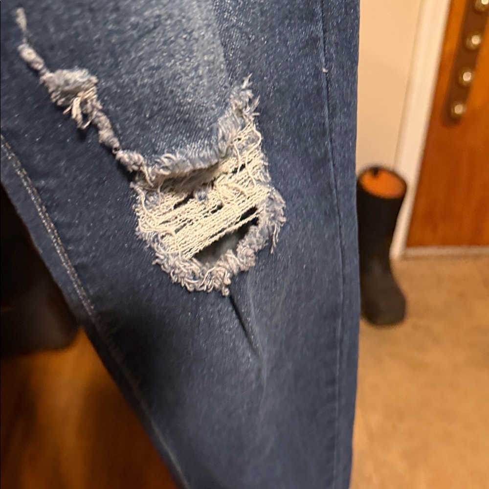 Trendy Button-Fly Distressed Jeans - Picture 7 of 7
